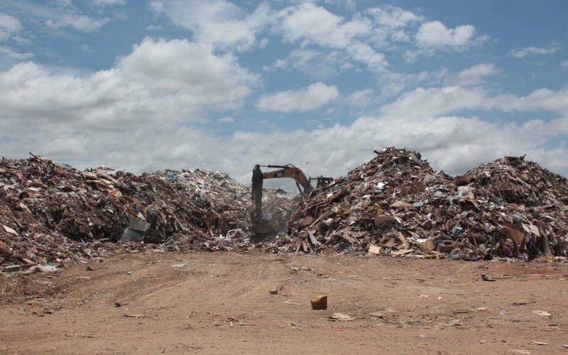 Parque Industrial Jorge Lanner, no bairro Niterói, acumula resíduos da enchente