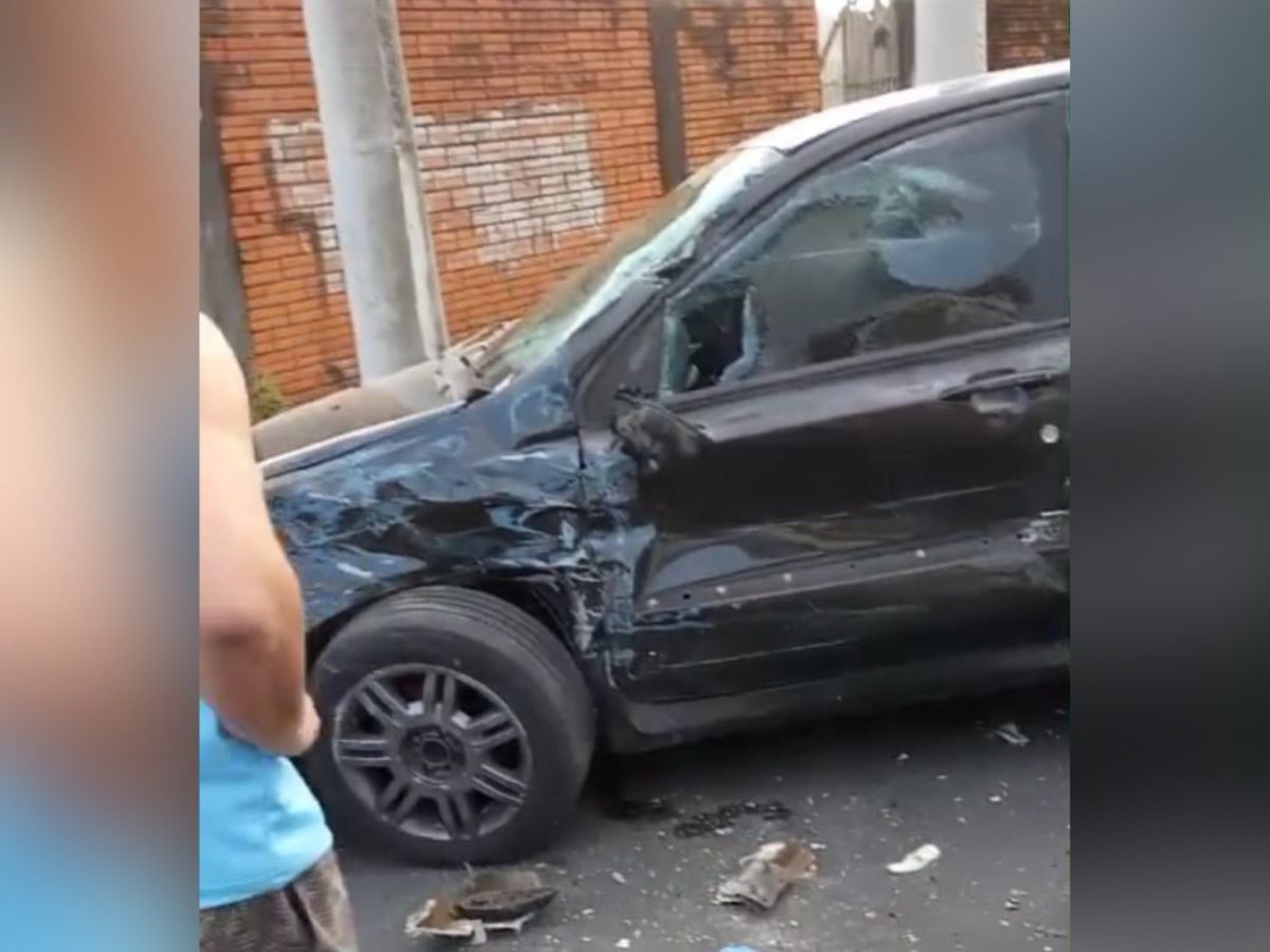 Carro colidiu contra ônibus que trafegava na preferencial | abc+