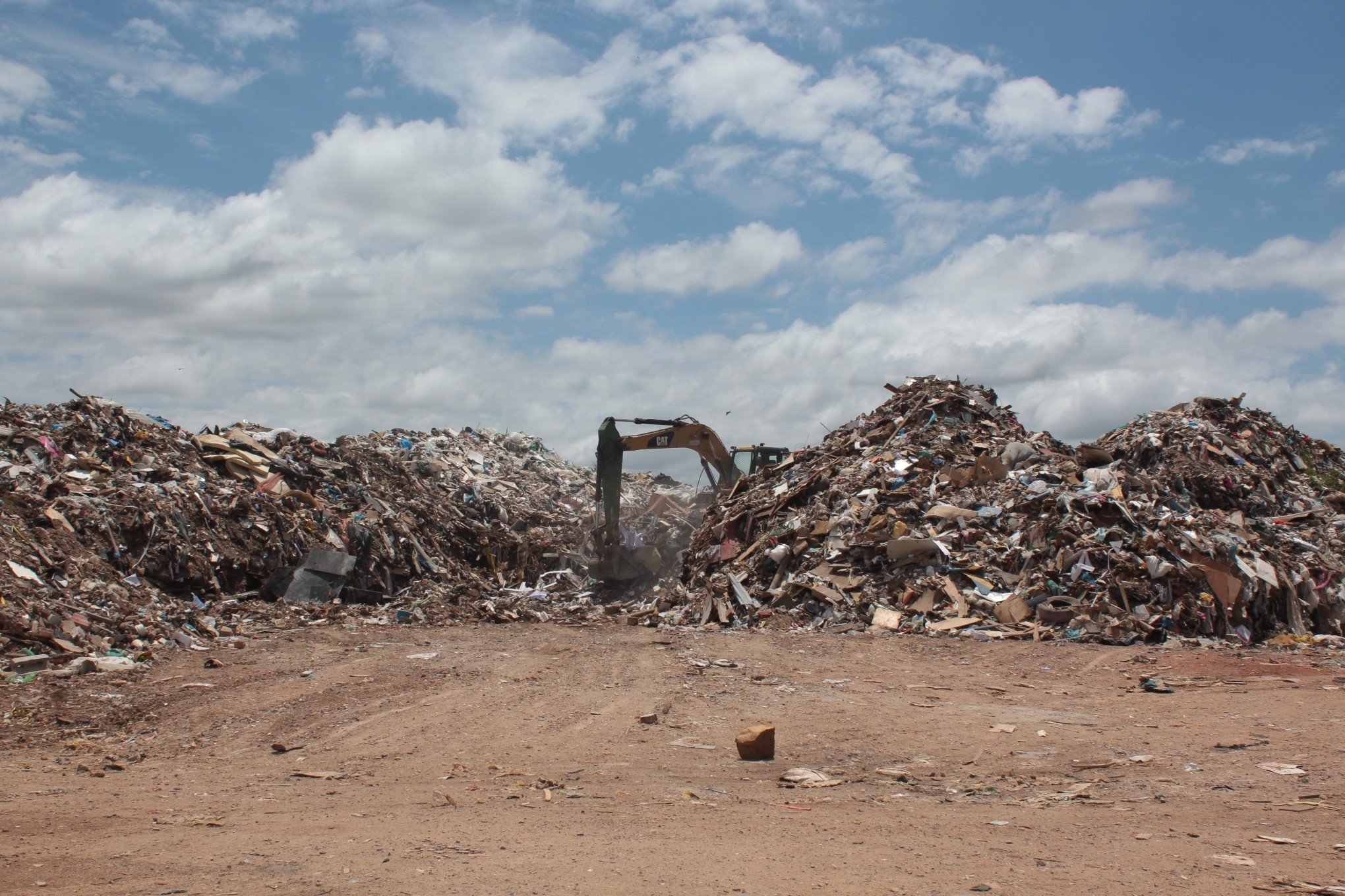 Usina de reciclagem no Parque Industrial Jorge Lanner acumula resíduos da enchente em Canoas