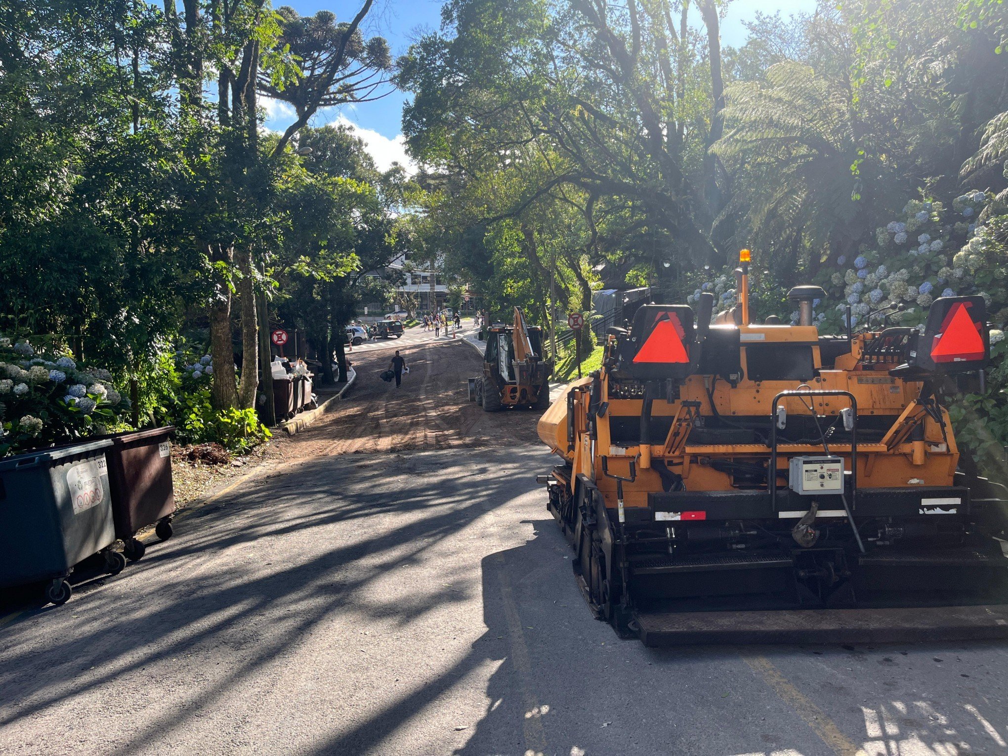 Bairro Lago Negro recebe recapeamento de ruas; veja qual localidade de Gramado será a próxima