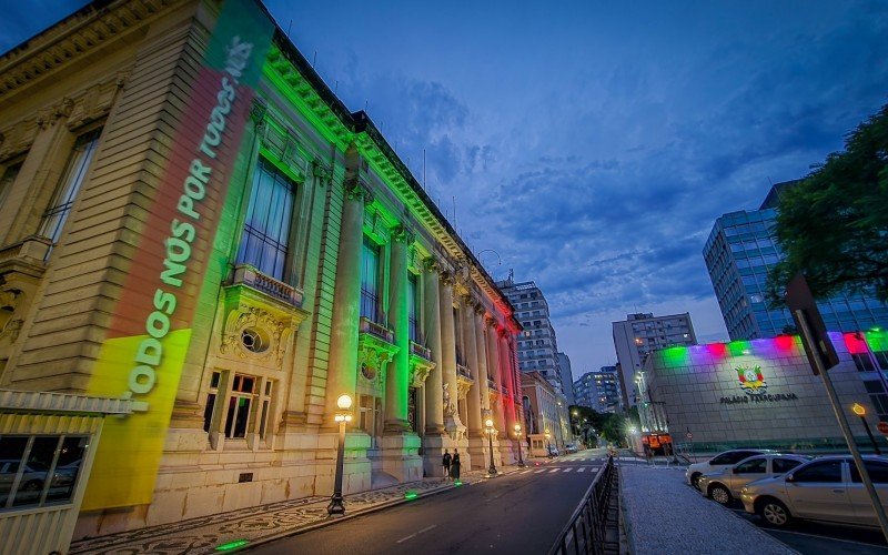 Prédios públicos recebem iluminação especial nas cores da bandeira da Itália | abc+