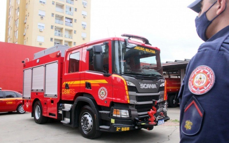 Equipes do Corpo de Bombeiros de São Leopoldo e de Portão trabalharam no combate às chamas