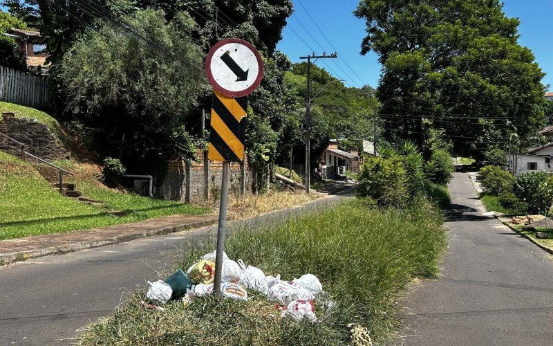 Moradores do bairro Rondônia voltam a reclamar de problemas com a coleta de lixo