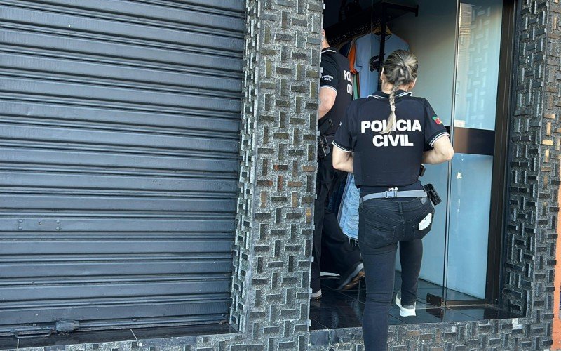 Polícia prende integrantes de grupo que furta carros para pegar cartões de vítimas e fazer transferências em dinheiro | abc+