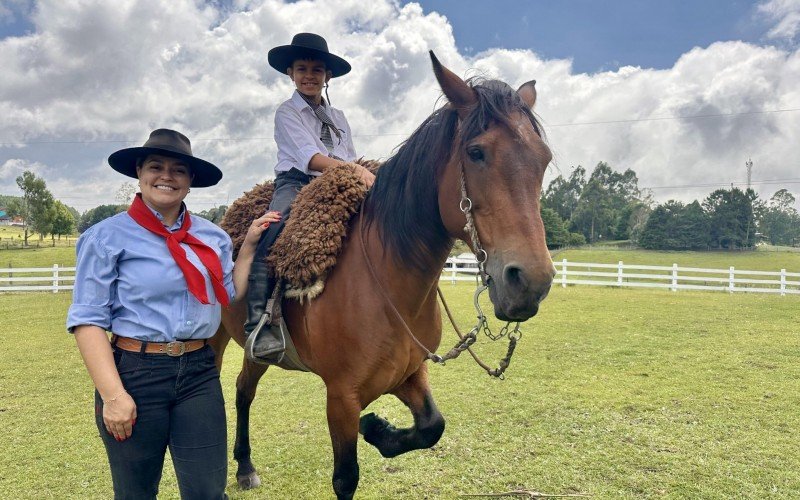 Renata e o filho Benício estão envolvidos no mundo dos rodeios