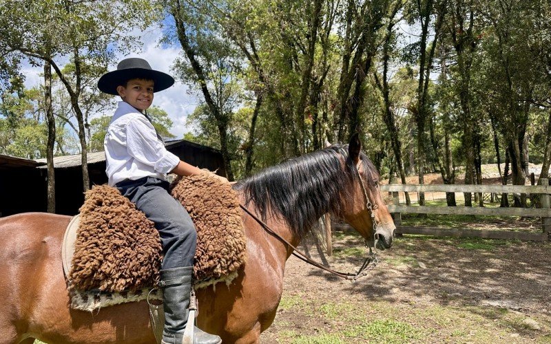 Renata e o filho Benício estão envolvidos no mundo dos rodeios