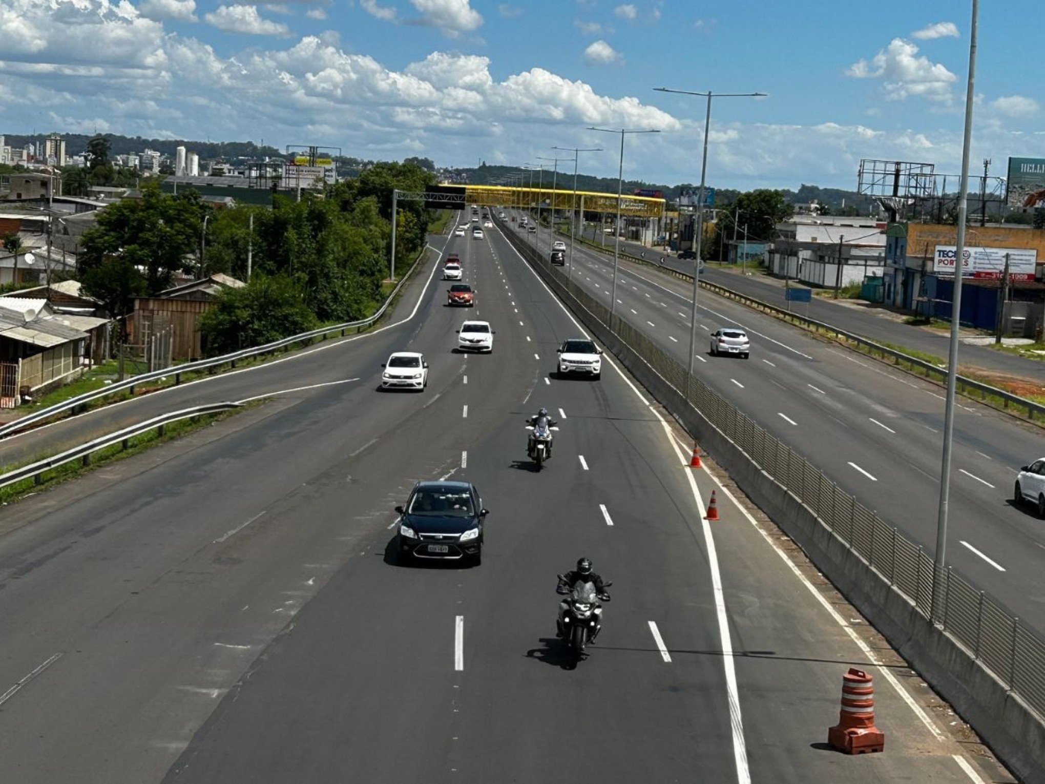 Falta de sinalização no trecho da BR-116 entre São Leopoldo e Novo Hamburgo confunde motoristas