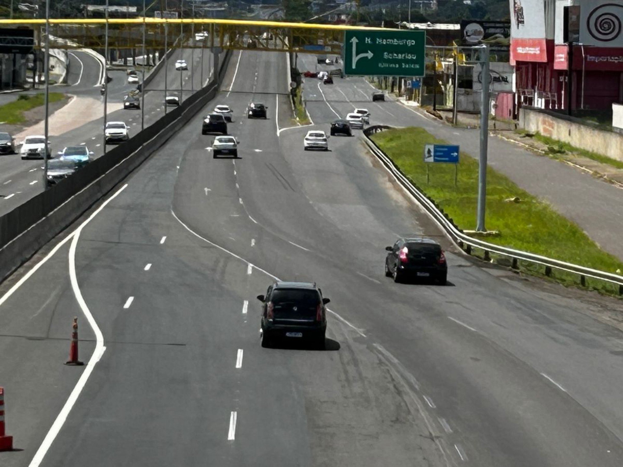 Falta de sinalização no trecho da BR-116 entre São Leopoldo e Novo Hamburgo confunde motoristas