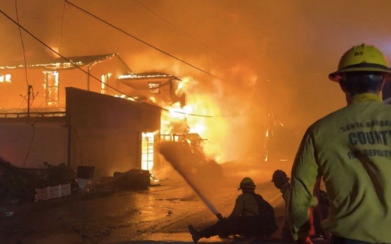 Incêndio na Califórnia no dia 8 de janeiro de 2025 | abc+