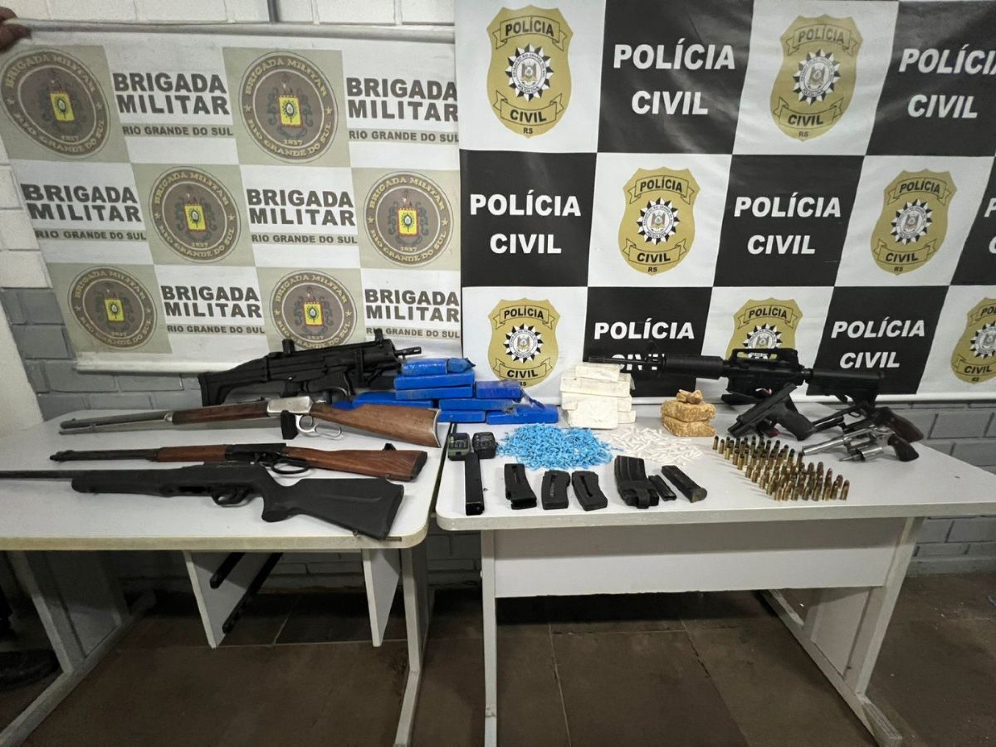 Armas e drogas foram apreendidas no bairro Aurora, em Campo Bom | abc+