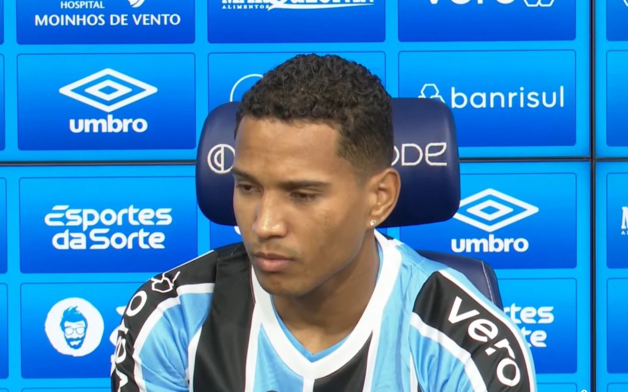 João Lucas diz ser jogador "intenso e de chegada" e fala em ganhar títulos com o Grêmio