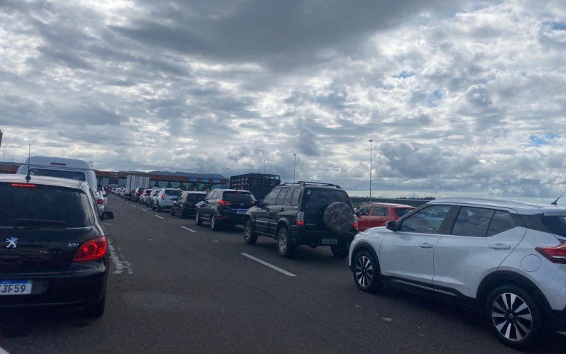 Movimento intenso no pedágio de Santo Antônio da Patrulha rumo ao litoral norte na manhã deste sábado, 11 de janeiro de 2025 | abc+