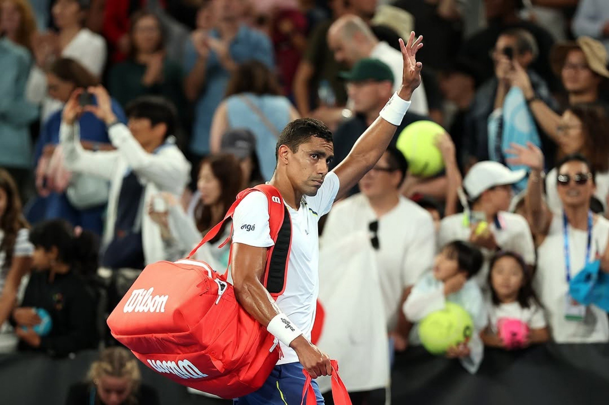 Thiago Monteiro desperdiça match points, permite virada e cai no Aberto da Austrália