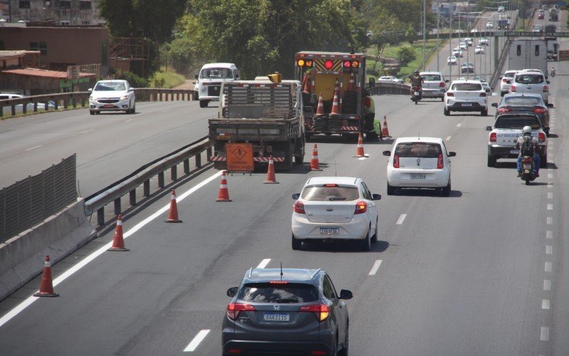 Pintura das terceiras faixas da BR-116 causa interdição parcial em trecho de Novo Hamburgo | abc+