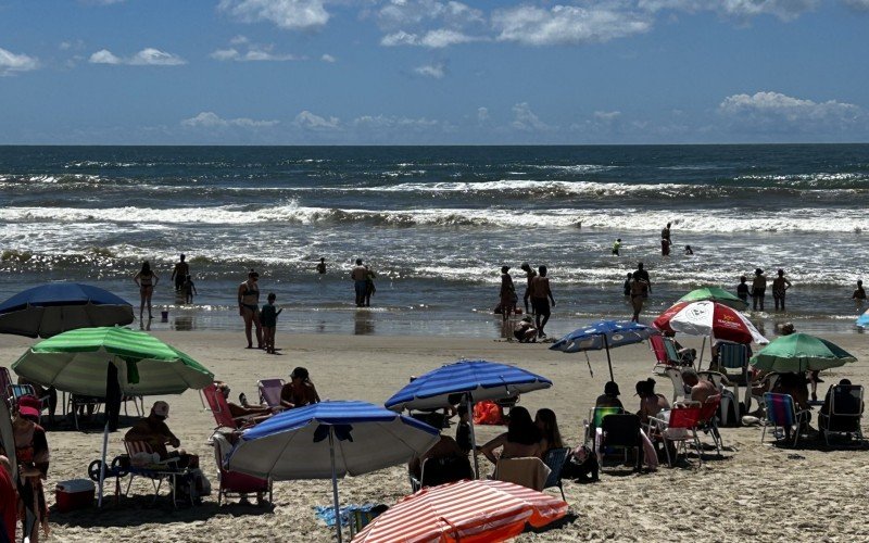 Semanas de mar claro agradam aos veranistas no litoral norte