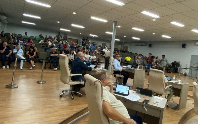 Sessão da Câmara de Vereadores de Campo Bom foi marcada por tensão  | abc+