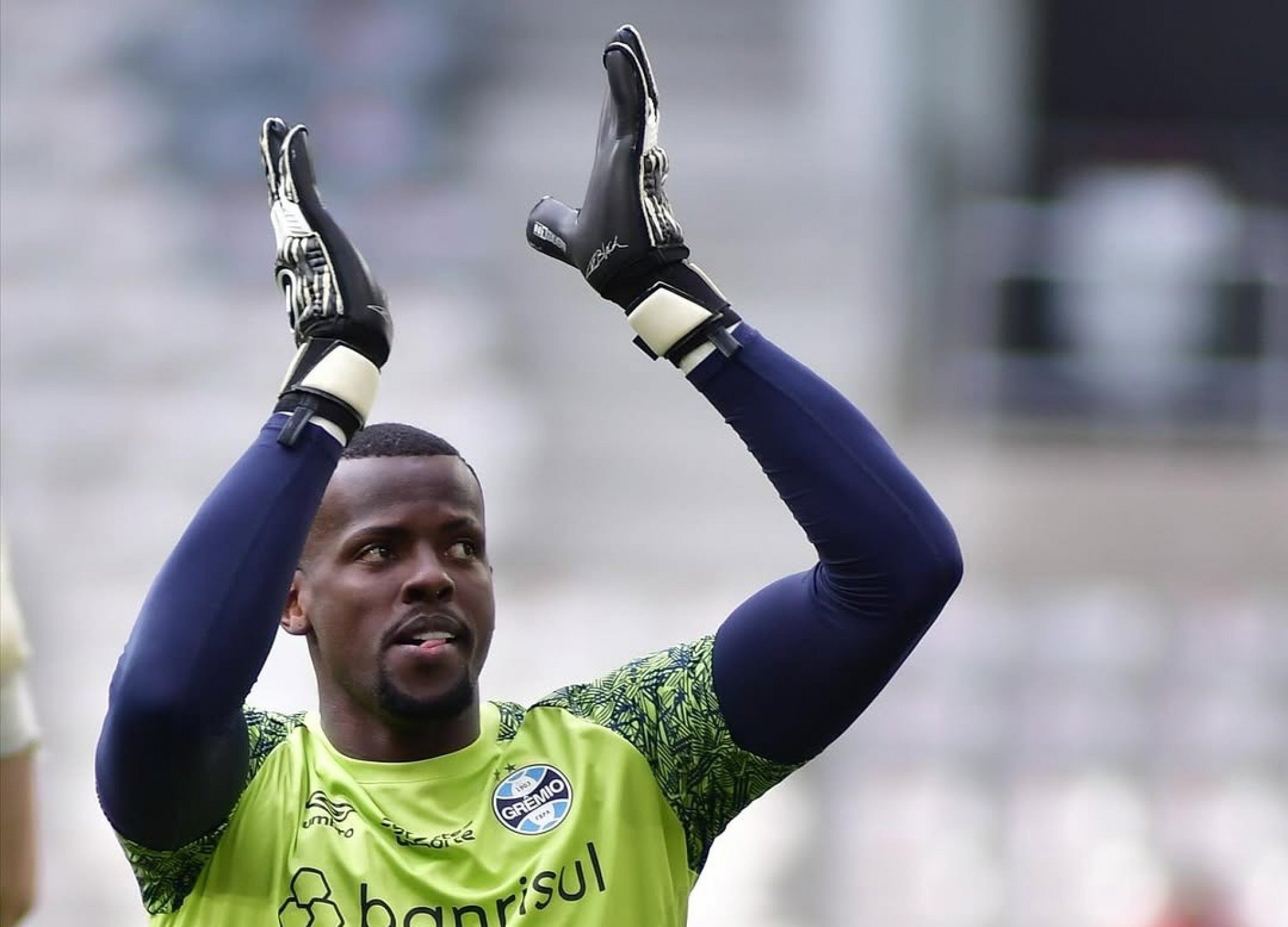 Goleiro Caíque se despede do Grêmio: "Vestir essa camisa foi uma honra"