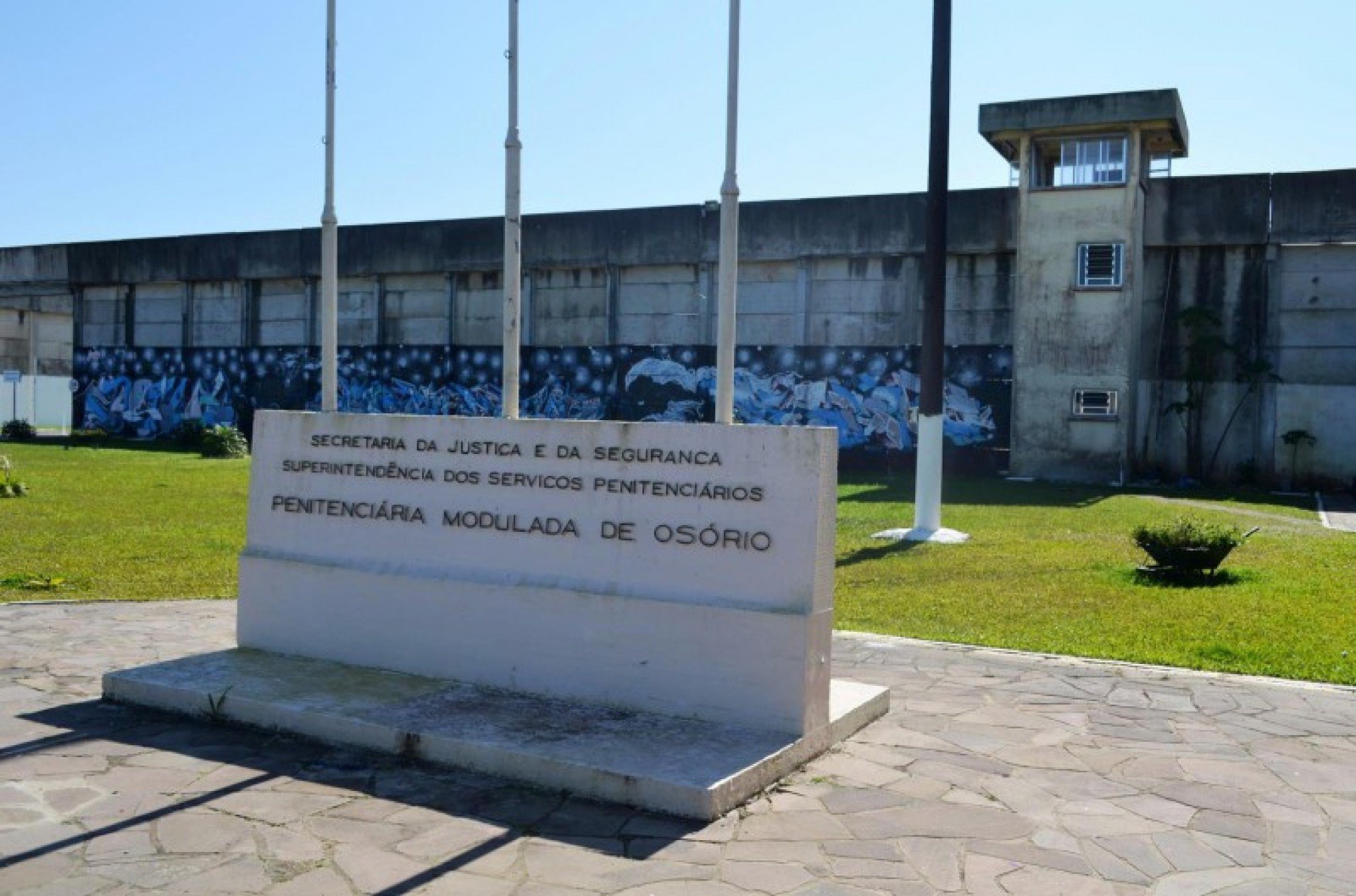 Homem é encontrado morto dentro da cela em penitenciária do litoral