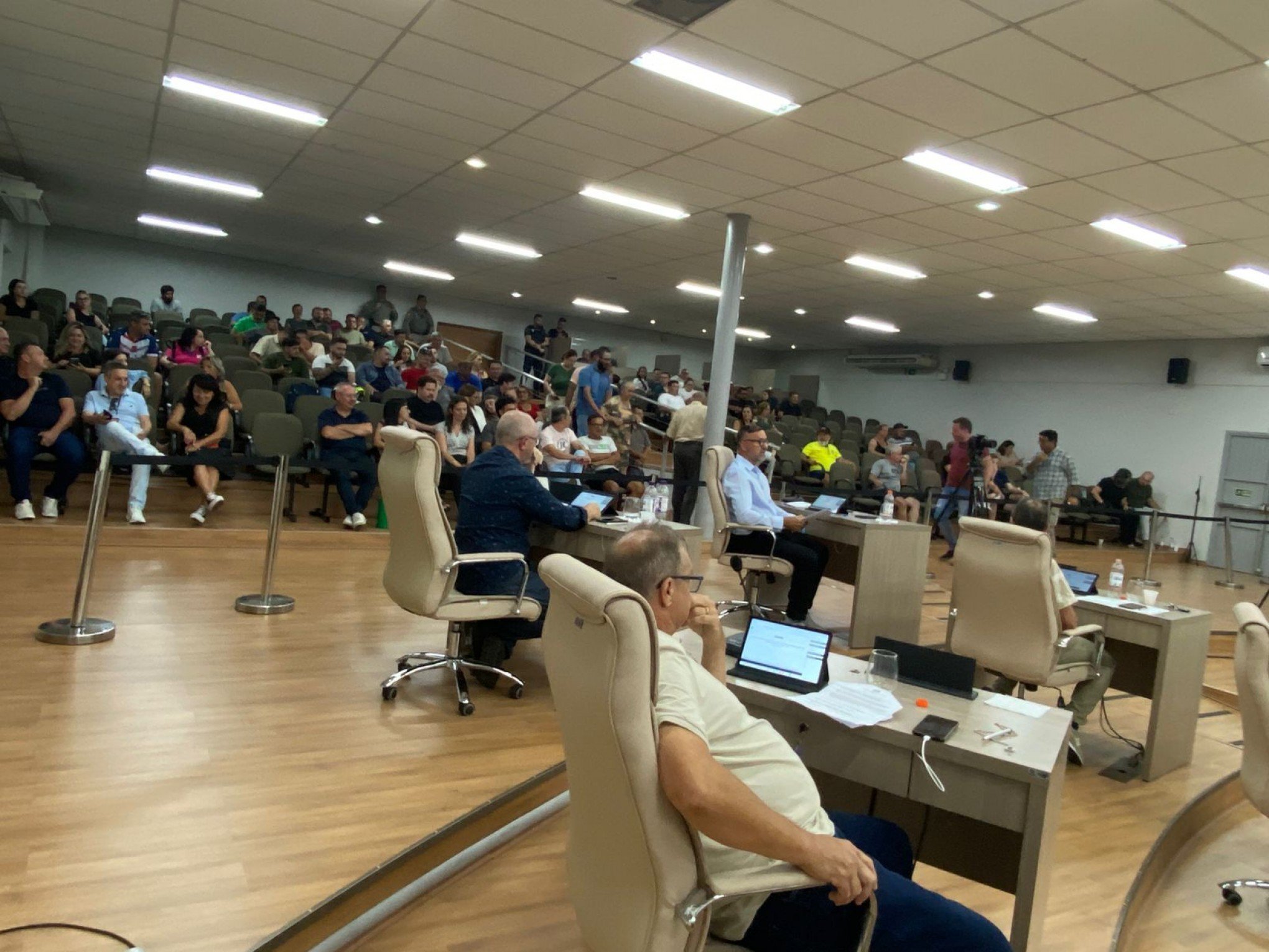 Câmara de Campo Bom aprova aumento de subsídios de secretários e criação de cargos