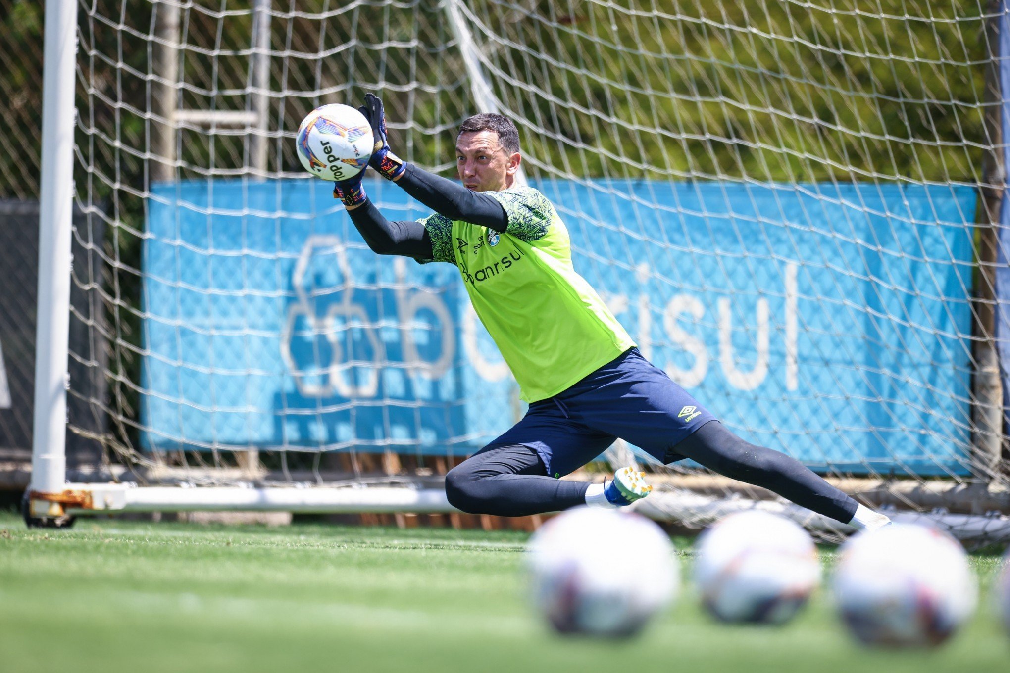 Boca Juniors prepara proposta por Marchesín e Grêmio pode buscar substituto de peso