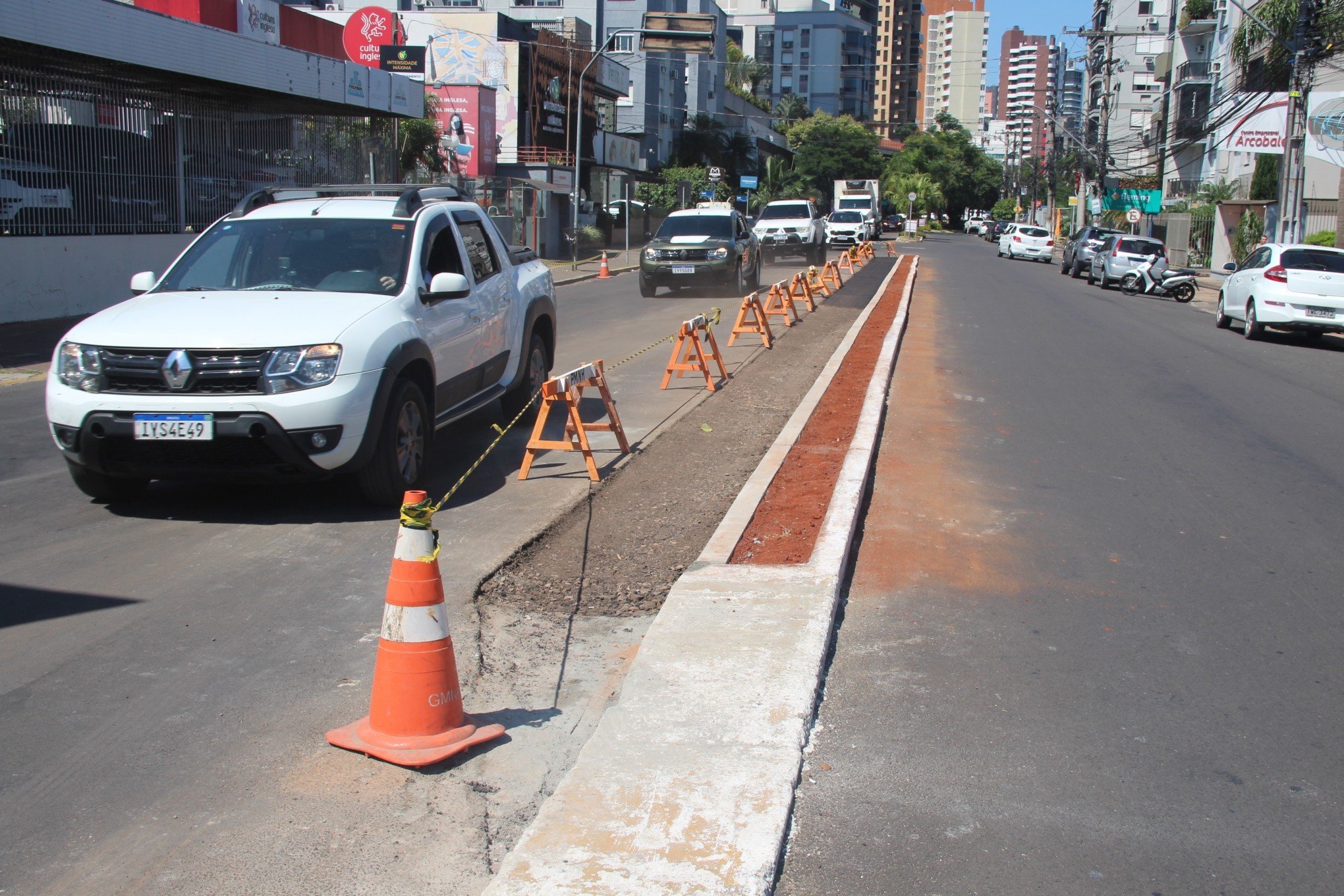 Obra no canteiro central da Avenida Maurício Cardoso já tem data para conclusão