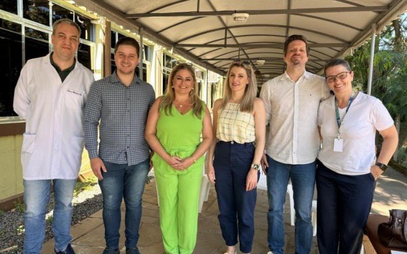 Campos (2.º da esquerda para a direita) recebeu a visita de representantes do Hemocentro para tratar sobre as ações | abc+