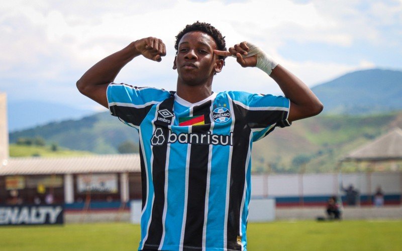 Gabriel Mec marcou dois gols na vitória gremista sobre o Goiás por 4 a 0 | abc+