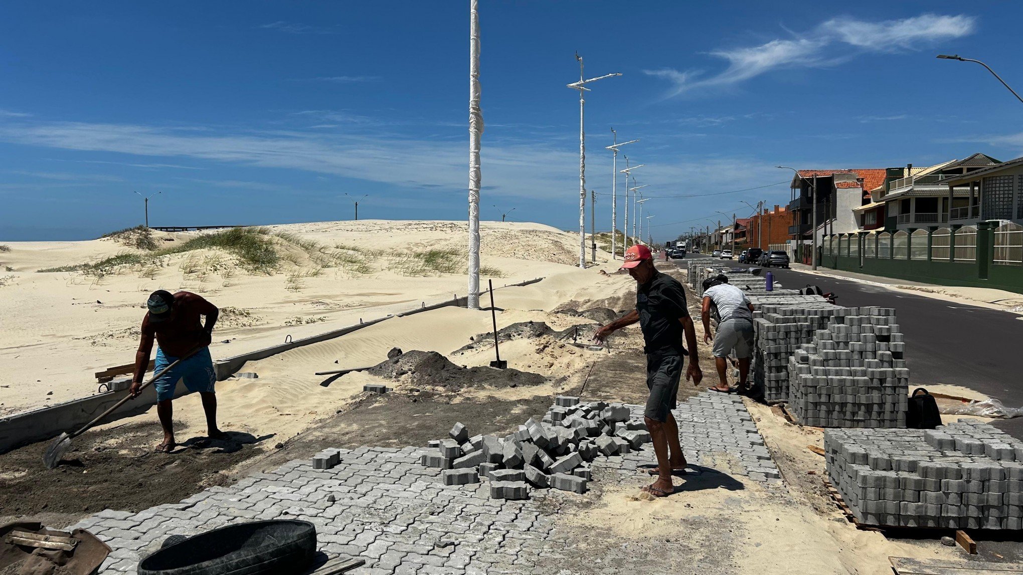 Calçadão da Avenida Beira-Mar é ampliado em Imbé