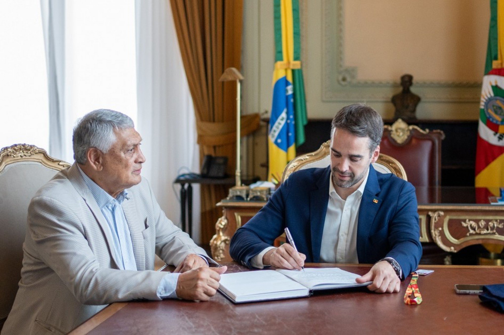 Governador Eduardo Leite destaca educação como prioridade no retorno ao cargo