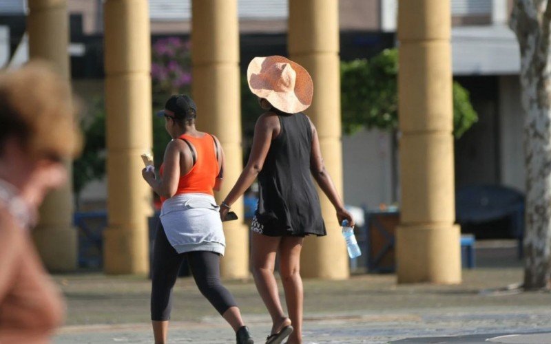 BOLHA DE CALOR: Com termômetros nas alturas, aumenta o risco de tempestades com vento e granizo no RS | abc+