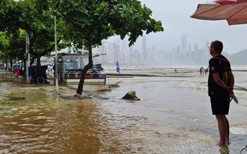 Chuvarada causa estragos em Balneário Camboriú | abc+