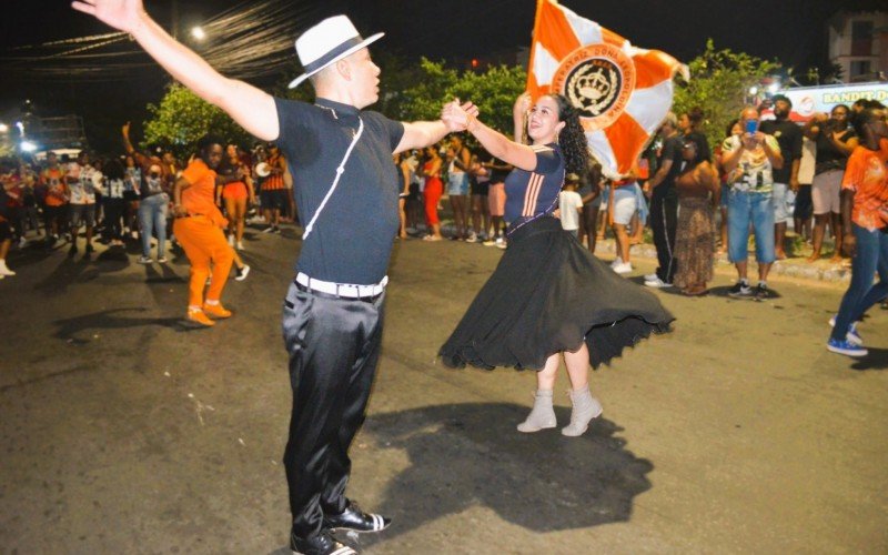 Imperatriz Dona Leopoldina ensaiando na rua | abc+