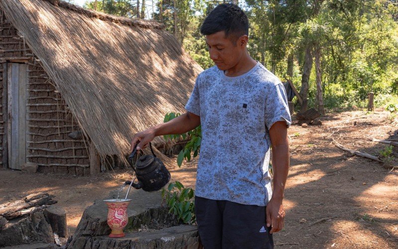 Marcelino é cacique da aldeia guarani de Canela