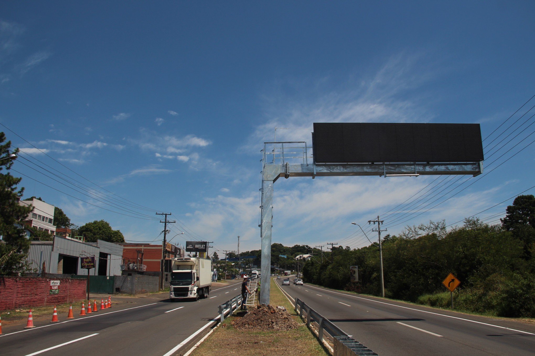 RS-240: O que são as estruturas que chamam atenção dos motoristas na rodovia