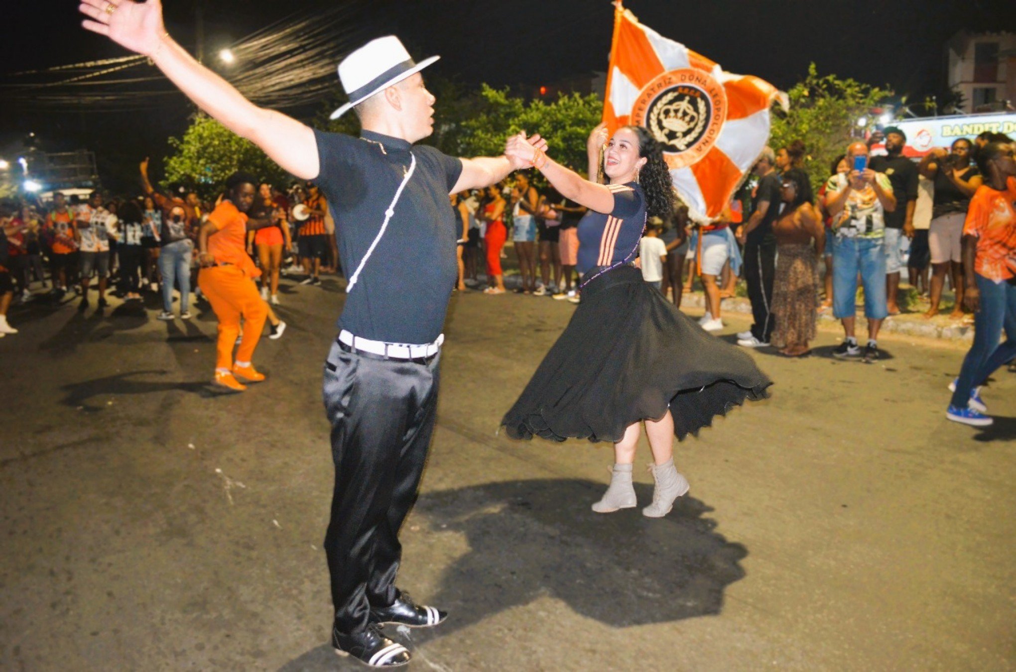 CARNAVAL: Escolas ampliam os treinos na rua para o jogo do sambódromo