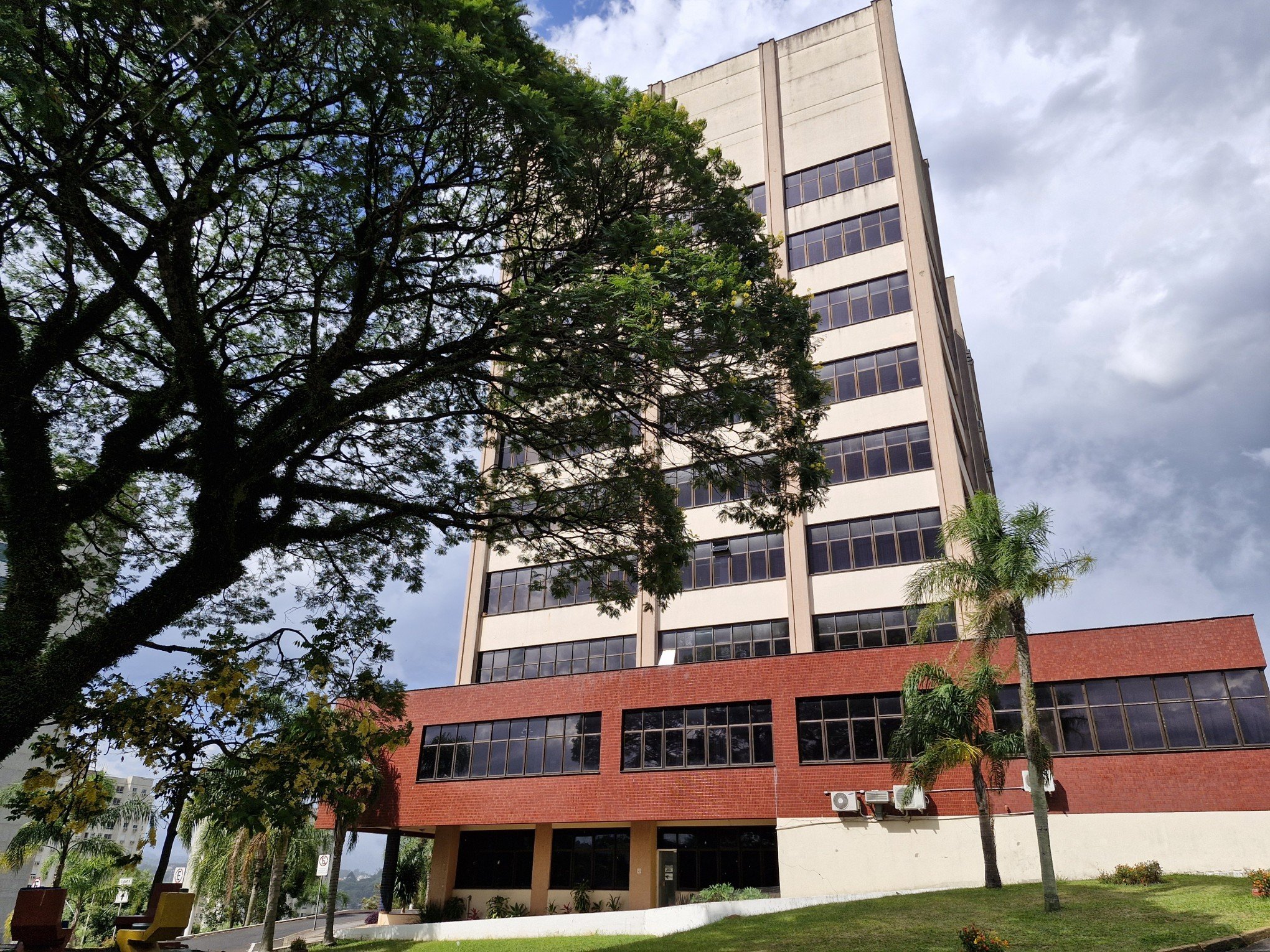 Impasse entre Prefeitura e terceirizada afeta atendimento ao cidadão
