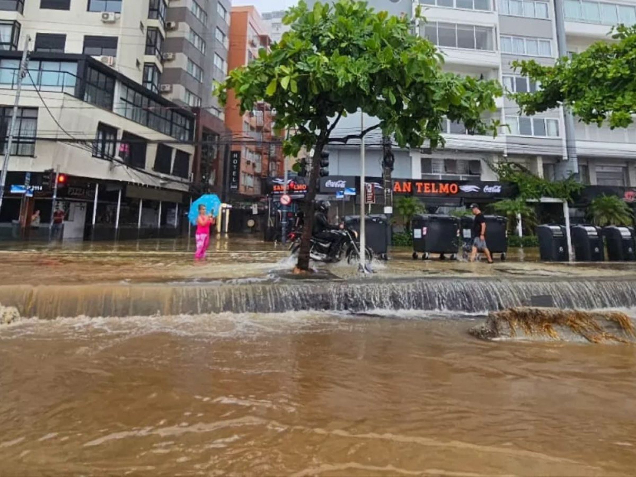 Chuva intensa em Santa Catarina causou alagamentos e estragos repentinos nas últimas horas | abc+