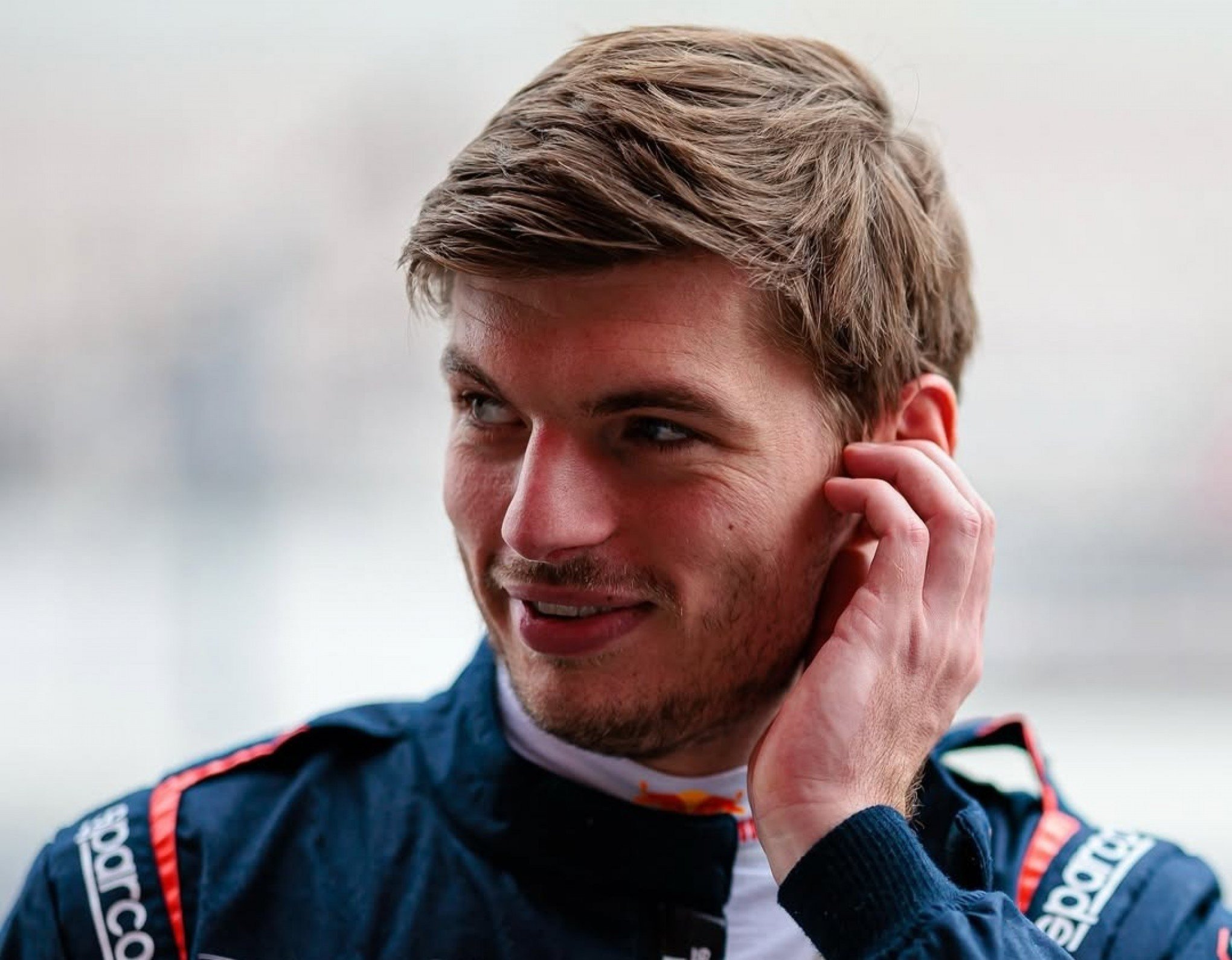 F1: Verstappen afasta rumores e confirma permanência na Red Bull para 2026