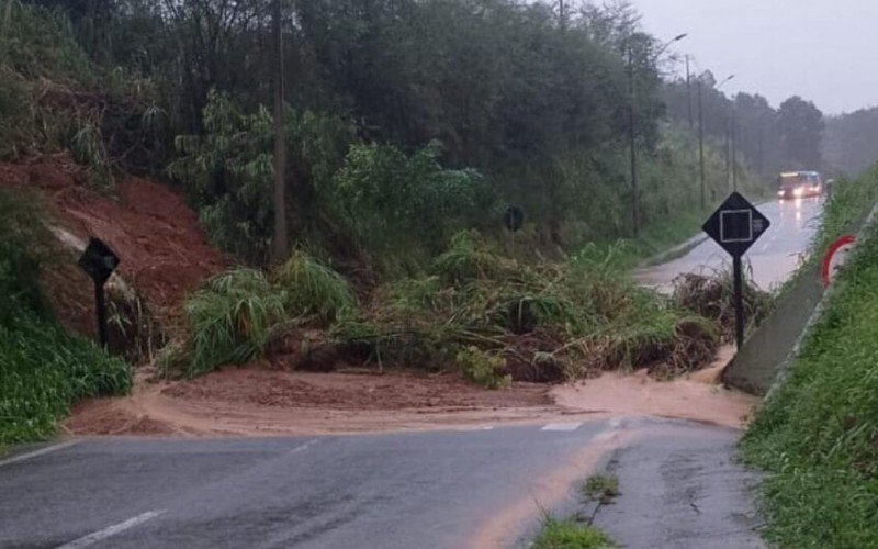 Deslizamento de terra em Santa Catarina  | abc+