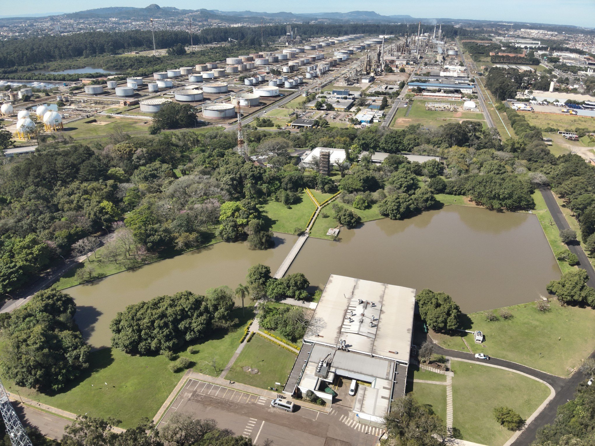 Refap bate recordes de produção de diesel e asfalto em 2024