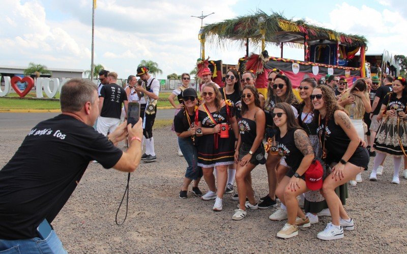 Até o ex-prefeito Martin Kalkmann virou fotógrafo