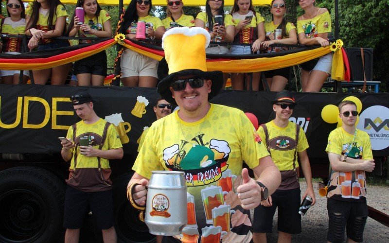Anderson Luis não economizou no caneco
