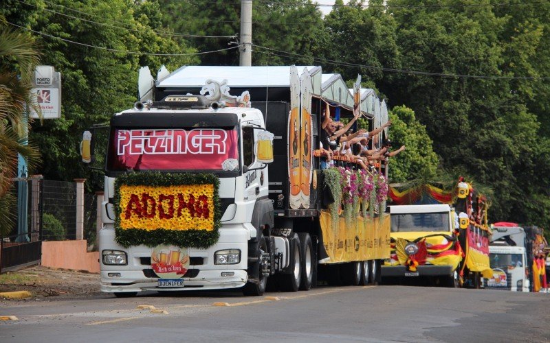 Carreata passando pela Avenida Presidente Lucena