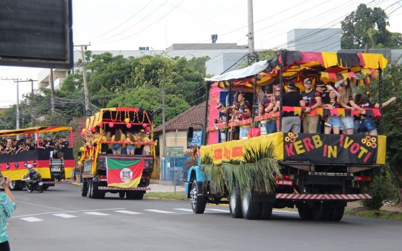 Carreata passando pela Avenida Presidente Lucena