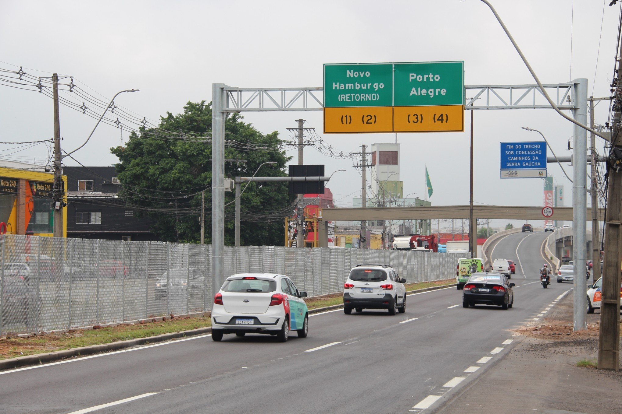 BR-116: Dnit instala pórticos metálicos para sinalizar acesso ao viaduto do Complexo Scharlau