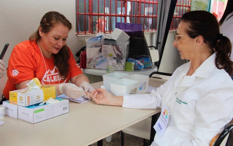 Maria de Lourdes é voluntária e realiza testes durante evento | abc+