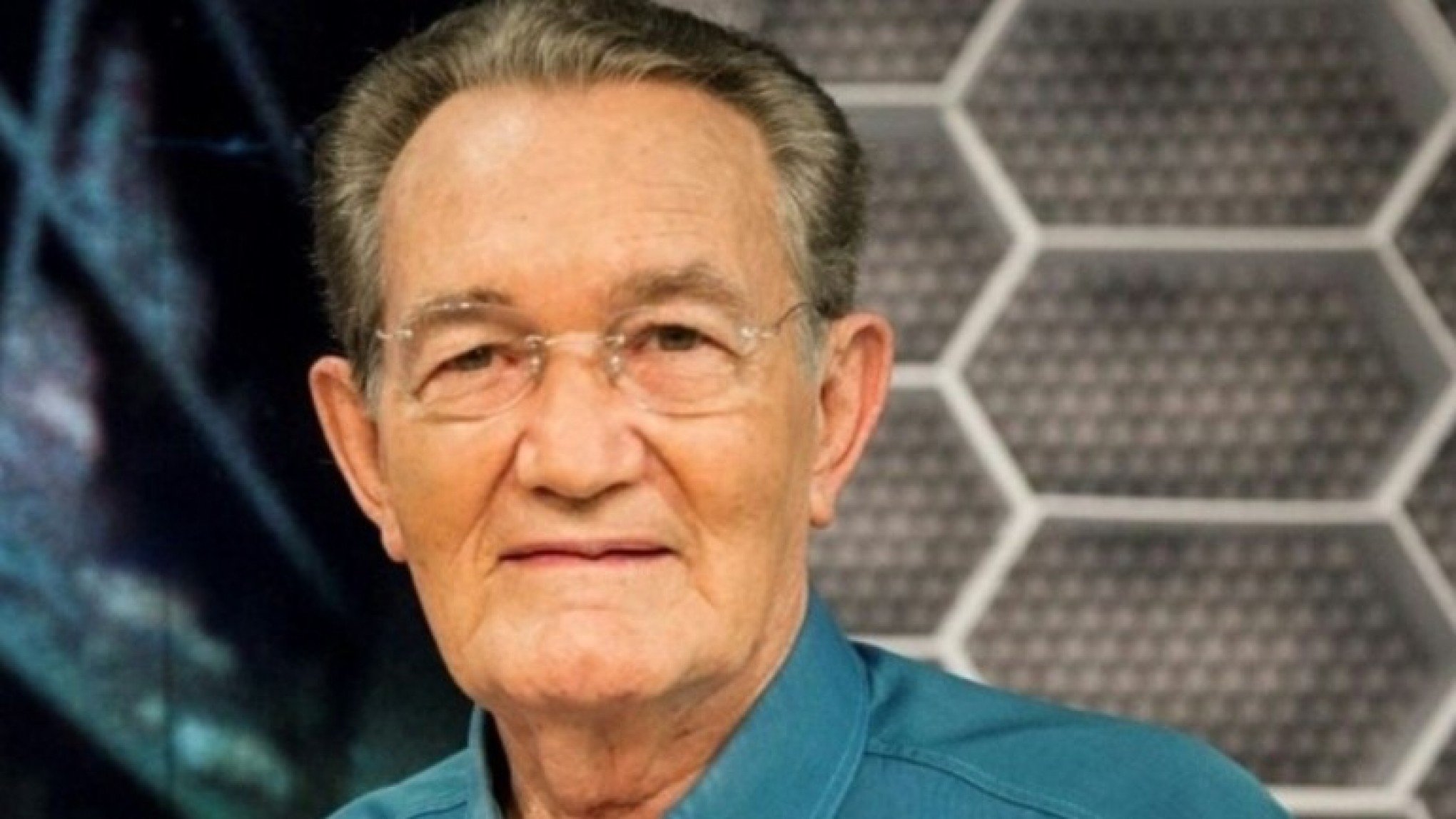 Confira a trajetória de Léo Batista, ícone do jornalismo que morreu neste domingo aos 92 anos