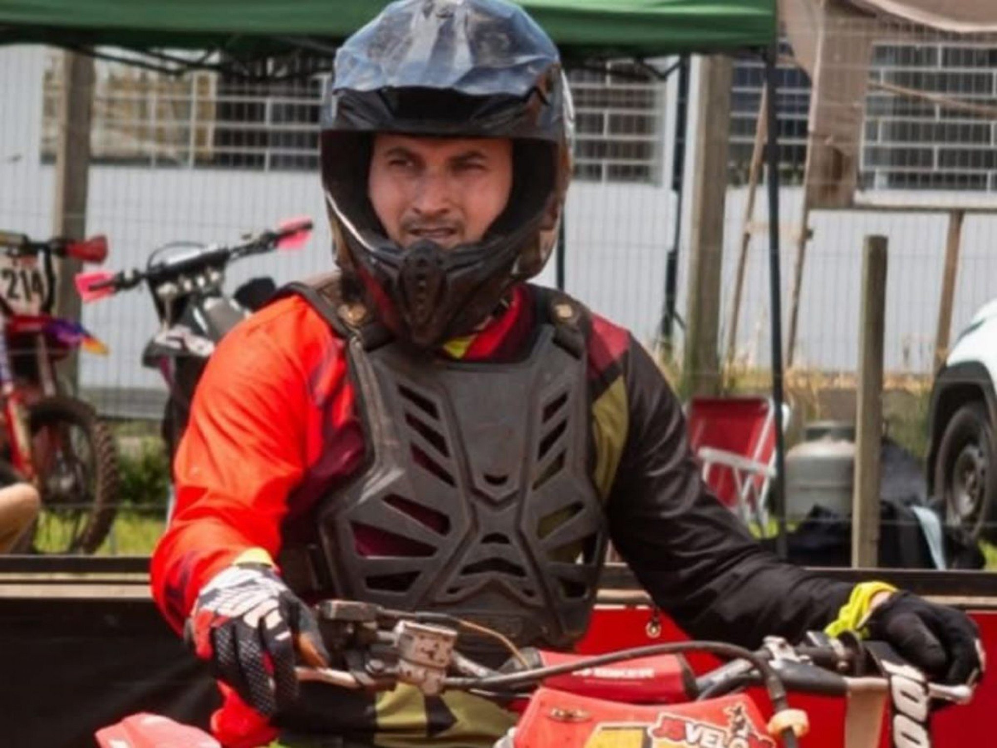 Piloto morre após sofrer acidente em competição de motocross no litoral norte