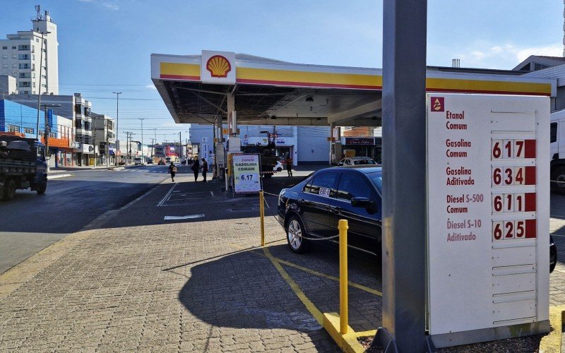 Preço do combustível é mais alto no litoral