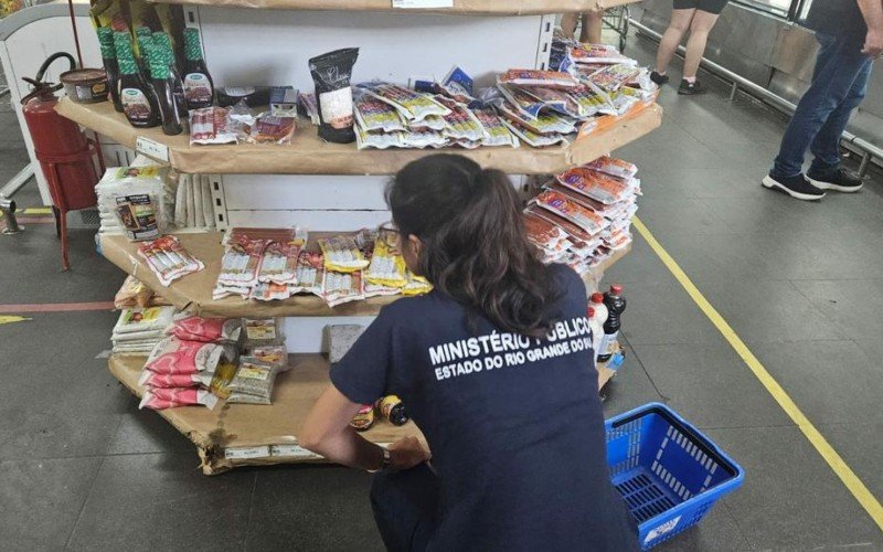 Padaria e supermercados de cidade do litoral norte vendiam alimentos impróprios para consumo | abc+